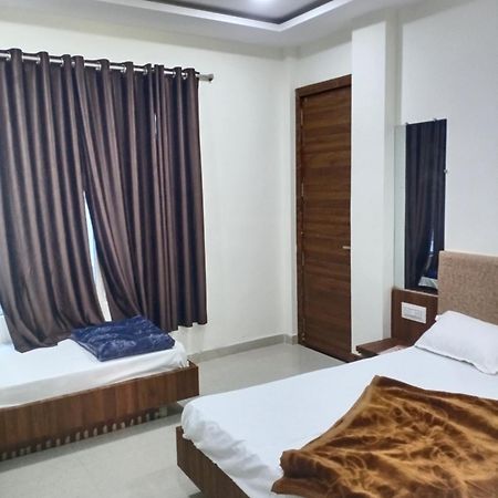 Hotel Soham Palace Ujaim Exterior foto