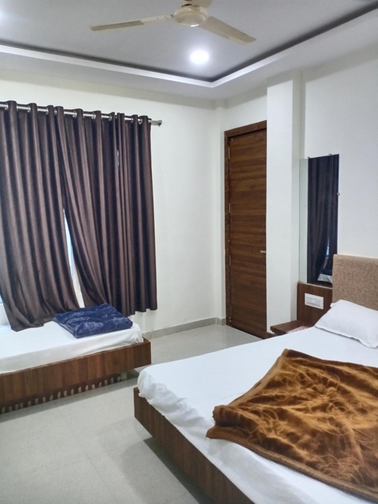 Hotel Soham Palace Ujaim Exterior foto